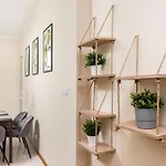 Апартаменты Spacious Around The Food Market - 5' To The Market Square - By Upstairs *