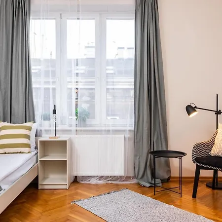 Spacious Around The Food Market - 5' To The Market Square - By Upstairs Apartman *