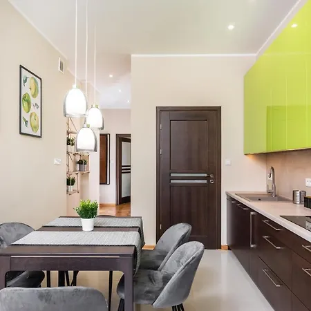 Spacious Around The Food Market - 5' To The Market Square - By Upstairs דירה *