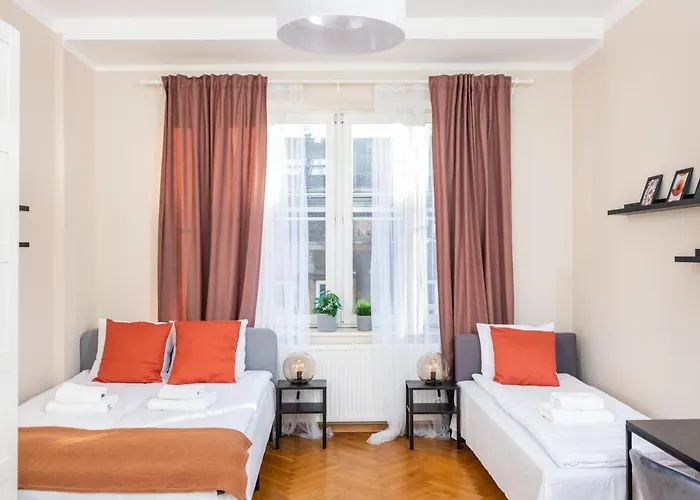 Spacious Around The Food Market - 5' To The Market Square - By Upstairs *