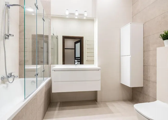 Spacious Around The Food Market - 5' To The Market Square - By Upstairs