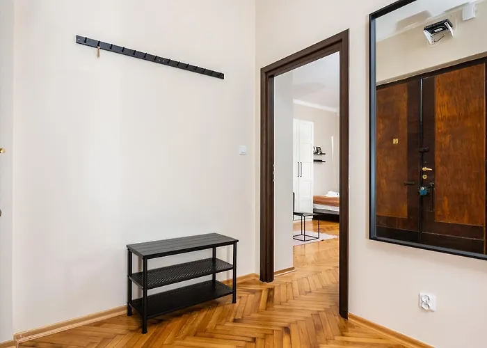 Spacious Around The Food Market - 5' To The Market Square - By Upstairs