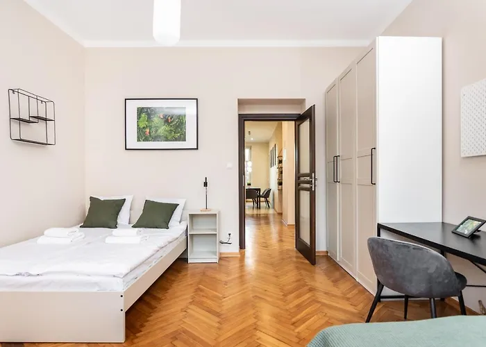 Spacious Around The Food Market - 5' To The Market Square - By Upstairs